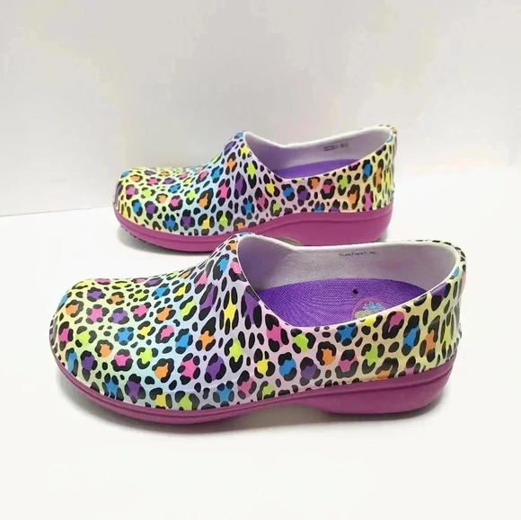 CROCS Lisa Frank Neria Womens Clogs Size 8 Multi Colored Cheetah Print - Picture 4 of 8